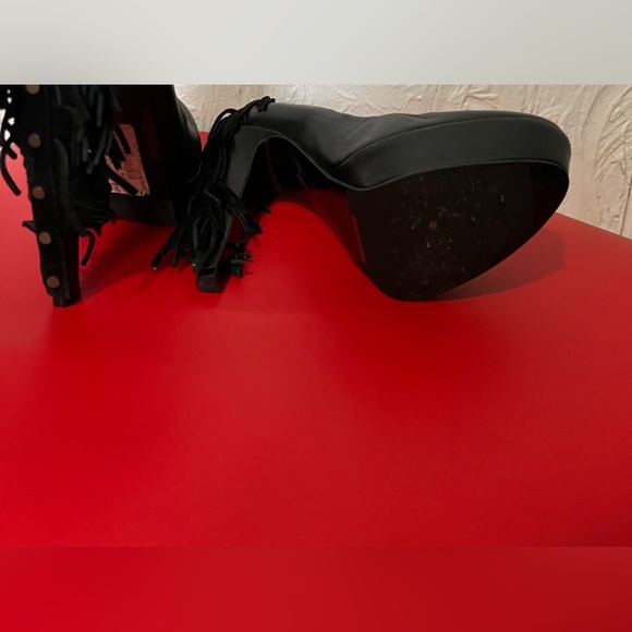 Report Signature Targee Black Fringe Platform Pumps! - Picture 2 of 5